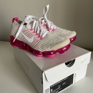 Hot Pink NIKE Vapormax Flyknit